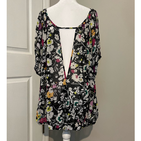 TORRID Women's Sheer Floral V Neck Back Cutout Elastic Sleeve Blouse Plus Size 3 - Picture 3 of 9